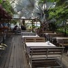 บรรยากาศร้านเป็นเรือนไม้ อาหารราคา 59 บาท