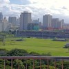 วิวด้านนอกมองเห็นสนามโปโล เขียวชอุ่ม