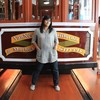 ถ่ายรูปกับจุดเด่นของร้าน ตู้โบกี้รถไฟซานฟรานฯ ตู้สีแดงน้ำตาล 