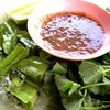 ผักเครื่องเคียงจิ้มกับน้ำพริก