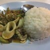 ผัดฉ่าทะเลราดข้าว 35 บาท