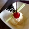 ทานขนมหวานคู่กับไอศครีมวนิลา