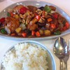ไก่เปรี้ยวหวานเสิร์ฟพร้อมข้าว