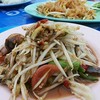 ผัดหมี่โคราช กะ ส้มตำ อร่อยมากๆ