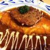 ซอสหัวหอมและมะเขือเทศ กับข้าวห่อไข่แตกออกมาเป็นข้าวผัด
