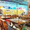 บรรยากาศร้าน โล่ง ไม่อึดอัด มีโซนตักอาหารมิดชิดเป็นห้องแอร์ ชอบตรงนี้