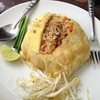 ผัดไทห่อไข่กุ้งสด