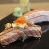(หน้า) Salmon K-1 (หลัง) Salmon Toro