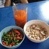 พริก+กระเทียมเตรียมไว้พร้อม เสียดายไม่แกะไว้ให้ แหะ
