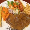 สเต็กเนื้อกับไส้กรอกไก่