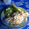 สั่งผัดไทยไปค่ะมีผักสดมาให้หนึ่งจาน