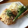 ผัดไทย รสชาติออกหวาน ให้ผักมา2-3 อย่าง