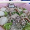 เส้นหมี่ลูกชิ้นหมูไม่งอก
