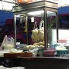 ไก่หน้าตู้ ล่อตาล่อใจ