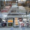เค้กในตู้...มุมขวานั่นมันเค้กโรลเนยสดร้านที่เค้าเคยรีวิวอ่ะ