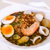 ก๋วยเตี๋ยวต้มยำทรงเครื่อง ครับ ราคา 65 บาท เพิ่มไข่อีก 10 บาทยางมะตูมเยิ้มๆครับ
