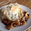 กระเพราไก่ไข่ดาว