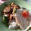 แกงไตปลาราดข้าวไข่ดาวไข่เค็ม