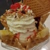 Strawberry Waffle (69 บาท)