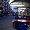 ร้านรถเข็นเล็กที่มีลูกค้าเรื่อยๆ