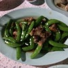 ถั่วลันเตาผัดน้ำมันหอยหมูกรอบ