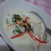คุณนายอะตอมพามากิน 'green' curry with chicken  @ร้านสามเส้น ร้านนี้ทำแกงชามต่อชา
