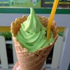 Melon Softserve Icecream ใน Waffle Cone สีเขียวน่าทาน หอมด้วยนะ