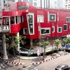 ตึก Mercury Ville สีแดงแรงฤทธิ์
