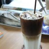 นั่งชิลสบายๆ พร้อมกาแฟแก้วโปรด