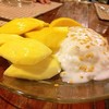 ข้าวเหนียวมะม่วง มีทั้งอกร่องและน้ำดอกไม้ หวานอร่อยที่สุด