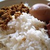 ข้าวราดไข่พะโล้และคั่วกลิ้งหมู