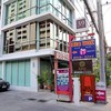 ร้านอยู่ชั้น 2 ครับ เห็นอย่างนี้แล้วเลี้ยวเข้าไปจอดเลย