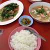 คะน้าหมูกรอบ, ต้มยำทะเล ดูธรรมดาๆ แต่รสชาติอร่อยครับ ต้องลองๆ เปิดช่วงเย็นๆ