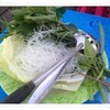 ผัก และวุ้นเส้น มากับชุดจิ้มจุ่ม