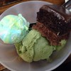 ไอศกรีมเรนโบ ชาเขียว ช็อกโกแลตเค้ก