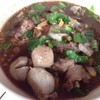 เล็กเนื้อ เป็นร้านเดียวกันแต่ขายก๋วยเตี๋ยวเนื้อด้วย