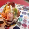 ไอติมผัด โยเกิร์ต วิปครีม ซอสนมข้น ท้อปปิ้งสตรอเบอรี่ กีวี่ มาชเมลโล