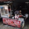หน้าร้าน ผมไปถึงแกกำลังจัดร้าน