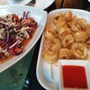 พล่าแซลมอน และปลาหมึกชุบแป้งทอด