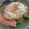 หมี่กรอบราดหน้าแฮมไข่ดาว 50 บาท