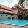 สระว่ายน้ำค่าเข้า 80 บาท ว่ายทั้งวันไปเลย