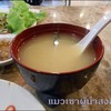 น้ำจะใสไปไหน ผมเคยซื้อแบบซองกึ่งสำเร็จรูปมาปรุงเองยังอร่อยกว่า