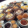 เต็มโต๊ะ มากันหลายคน ยกมาทั้งครอบครัว อย่า งง
กินคนเดียวคงจุกตาย