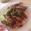 ข้าวกระเพราหมูแดงใส่กากหมู