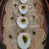 "Vitello tonnato" เป็นแฮมปาดหน้าด้วยทูน่าสเปรดกับไข่ต้ม