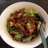 บะหมี่เกี๊ยวหมูกรอบน้ำแดง