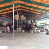ร้านใหญ่ คนเยอะ