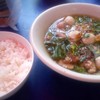 มีข้าว เป็นถ้วยเล็กๆ
