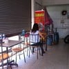 ที่นั่งอยู่ในร้านของไอศครีมดีเด่น