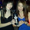2 สาวเด่นประจำร้าน